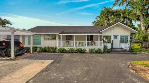 1099 Grove Avenue Mount Dora FL 32757