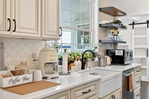 1099 Grove Avenue Mount Dora FL 32757