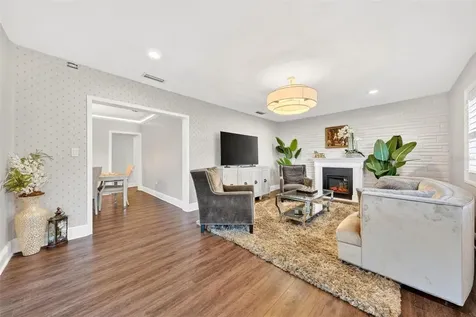 1099 Grove Avenue Mount Dora FL 32757