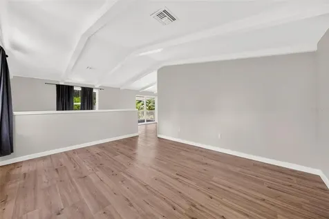1099 Grove Avenue Mount Dora FL 32757