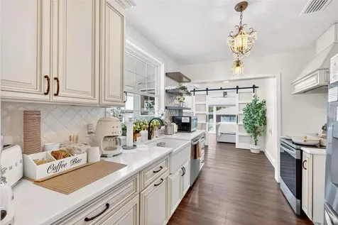 1099 Grove Avenue Mount Dora FL 32757