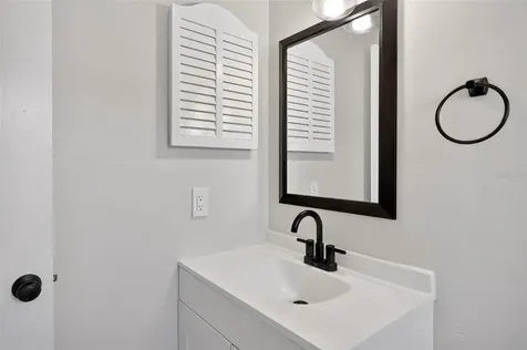 1099 Grove Avenue Mount Dora FL 32757