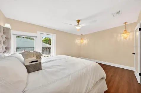 1099 Grove Avenue Mount Dora FL 32757