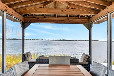 1099 Grove Avenue Mount Dora FL 32757