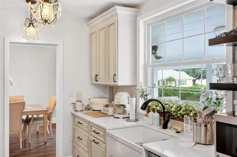 1099 Grove Avenue Mount Dora FL 32757