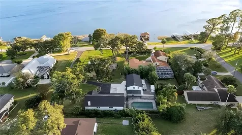 1099 Grove Avenue Mount Dora FL 32757