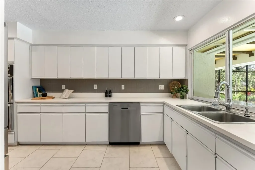 136 Sheffield Circle E Palm Harbor FL 34683