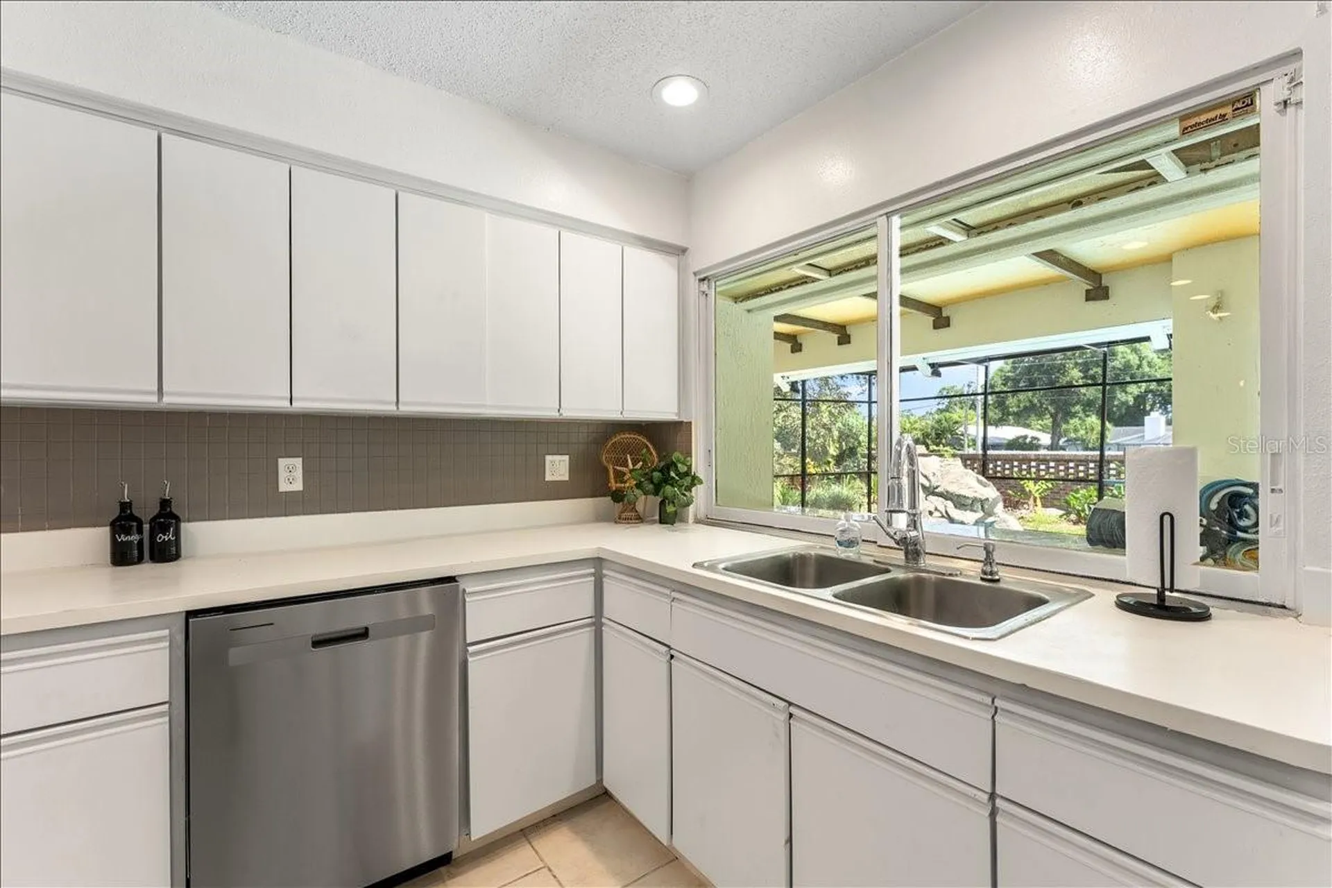 136 Sheffield Circle E Palm Harbor FL 34683