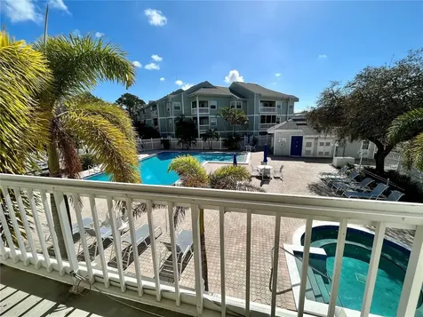 6908 Stones Throw Circle N St Petersburg FL 33710