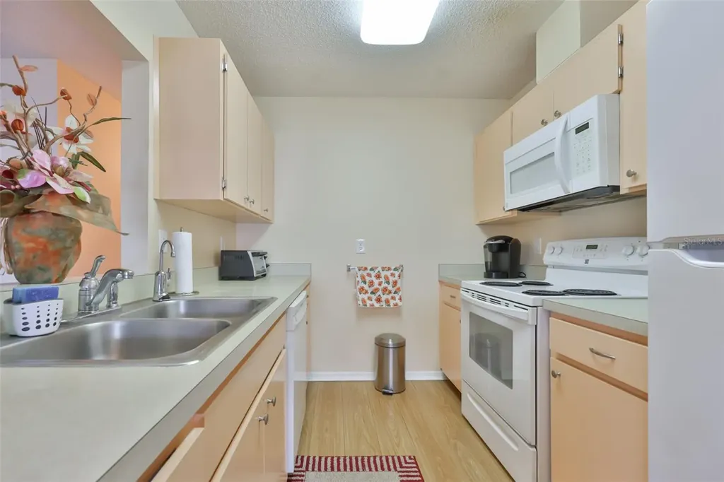 109 Glendower Circle Sun City Center FL 33573