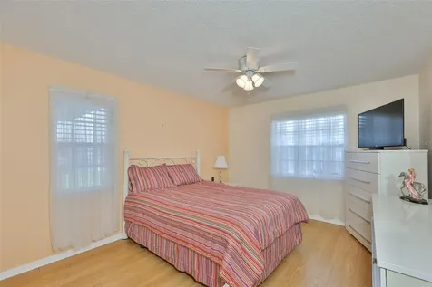 109 Glendower Circle Sun City Center FL 33573
