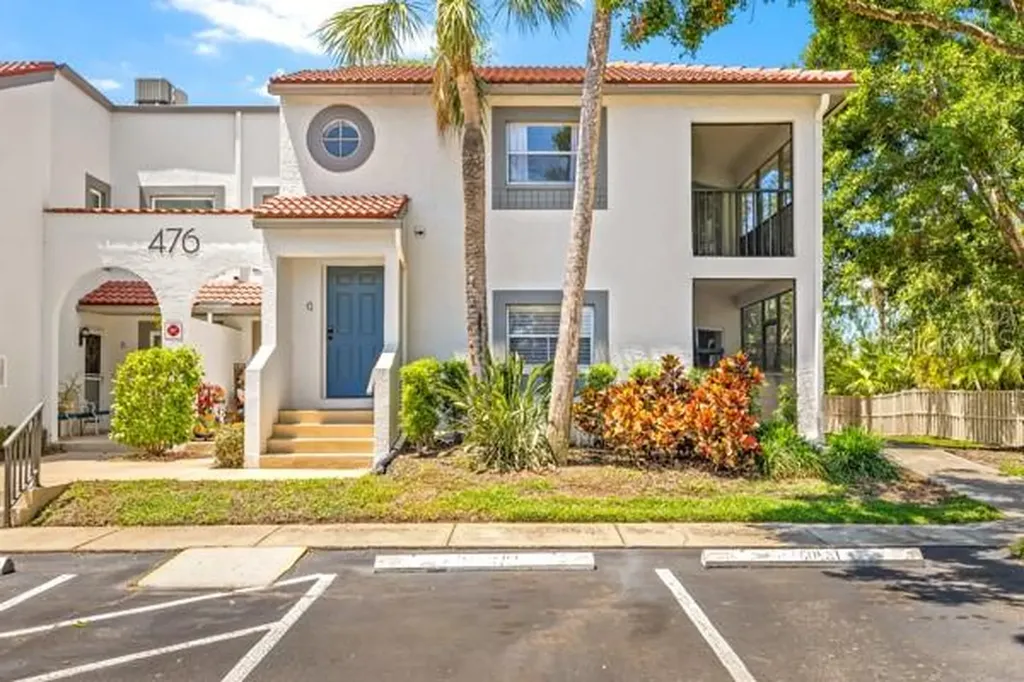 476 Santa Cruz Place NE St Petersburg FL 33703