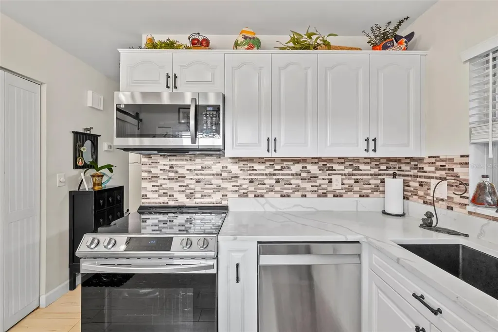 476 Santa Cruz Place NE St Petersburg FL 33703