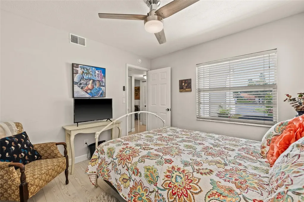 476 Santa Cruz Place NE St Petersburg FL 33703