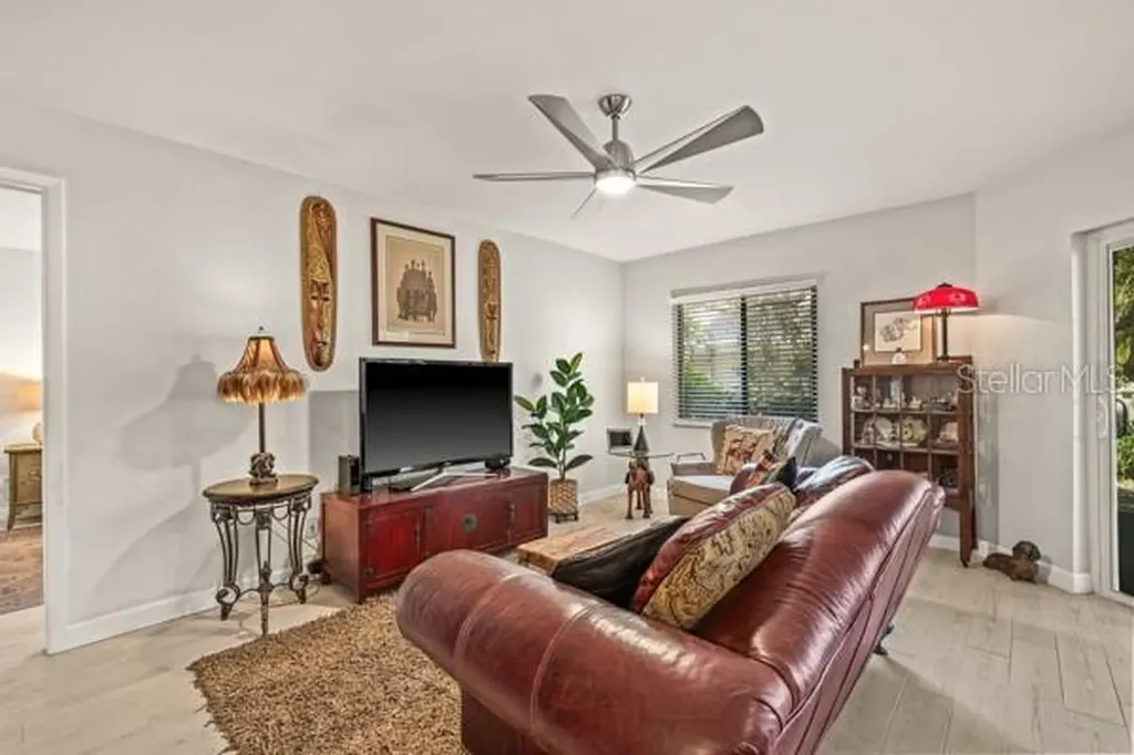 476 Santa Cruz Place NE St Petersburg FL 33703