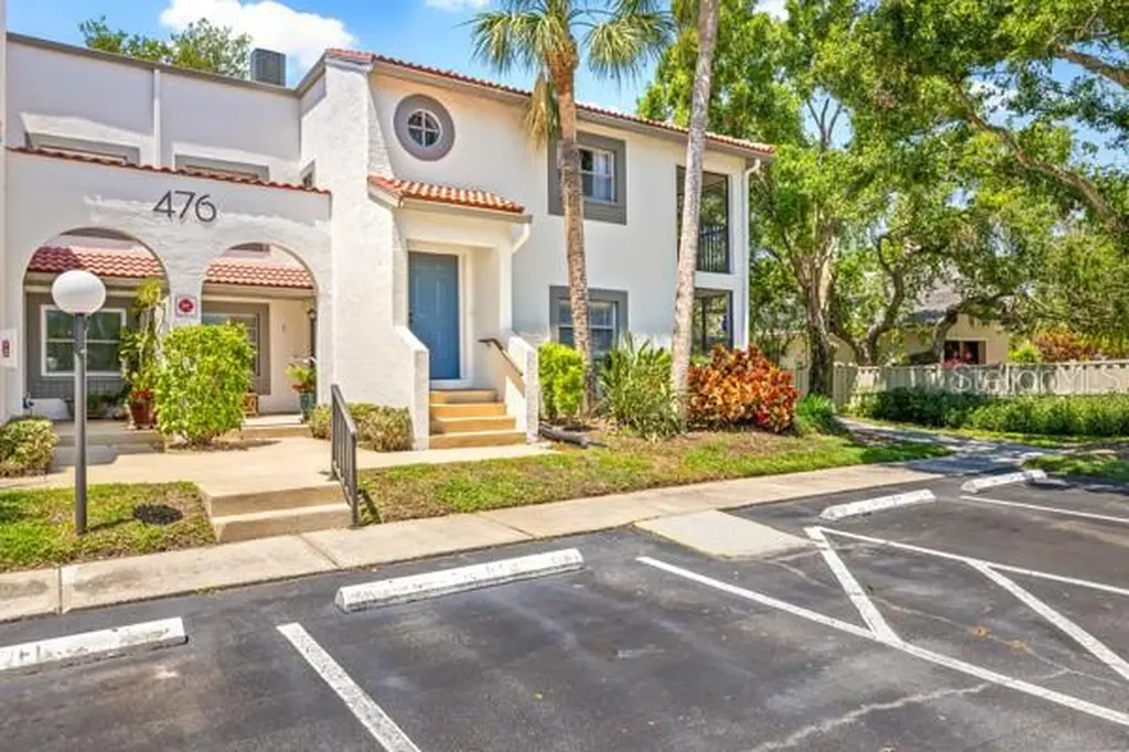 476 Santa Cruz Place NE St Petersburg FL 33703