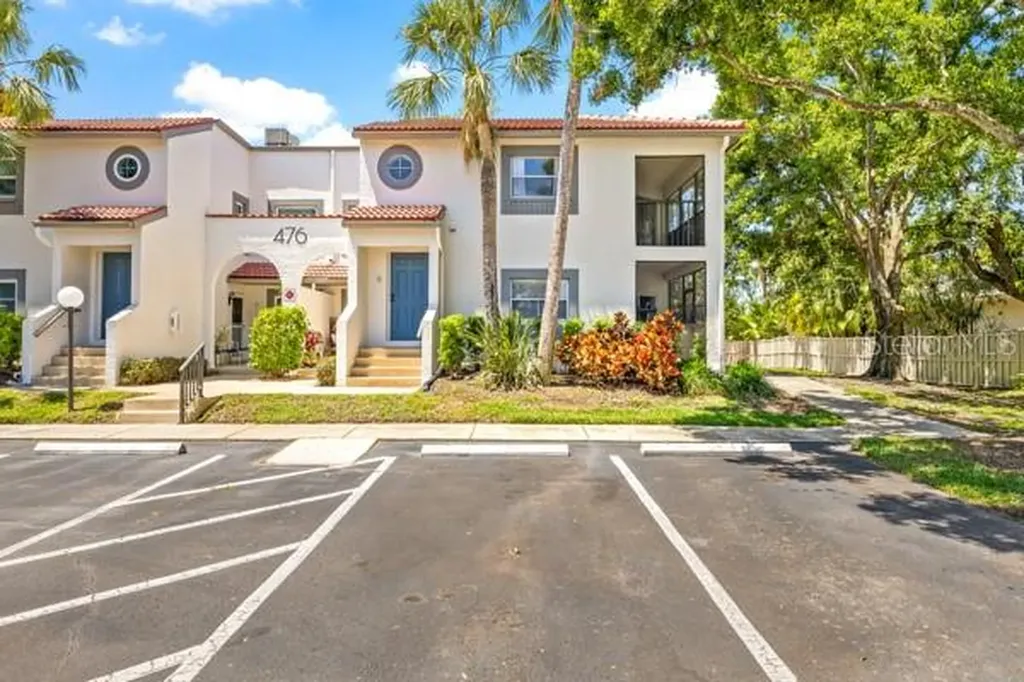 476 Santa Cruz Place NE St Petersburg FL 33703