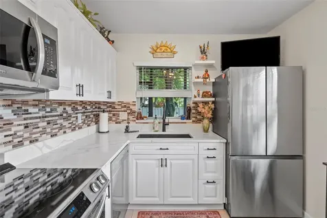 476 Santa Cruz Place NE St Petersburg FL 33703