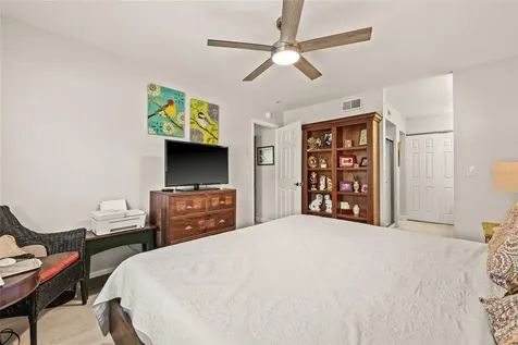 476 Santa Cruz Place NE St Petersburg FL 33703