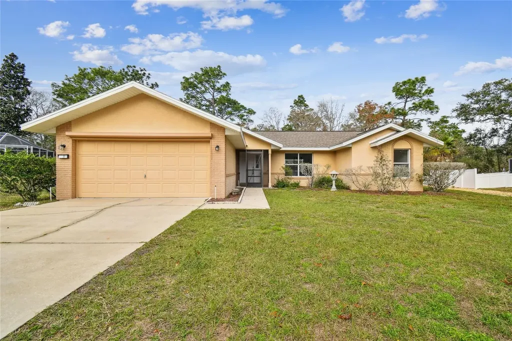 11 Carnation Court E Homosassa FL 34446