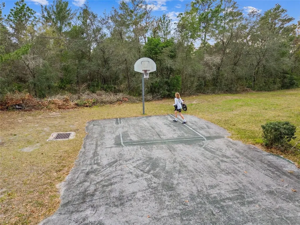 11 Carnation Court E Homosassa FL 34446