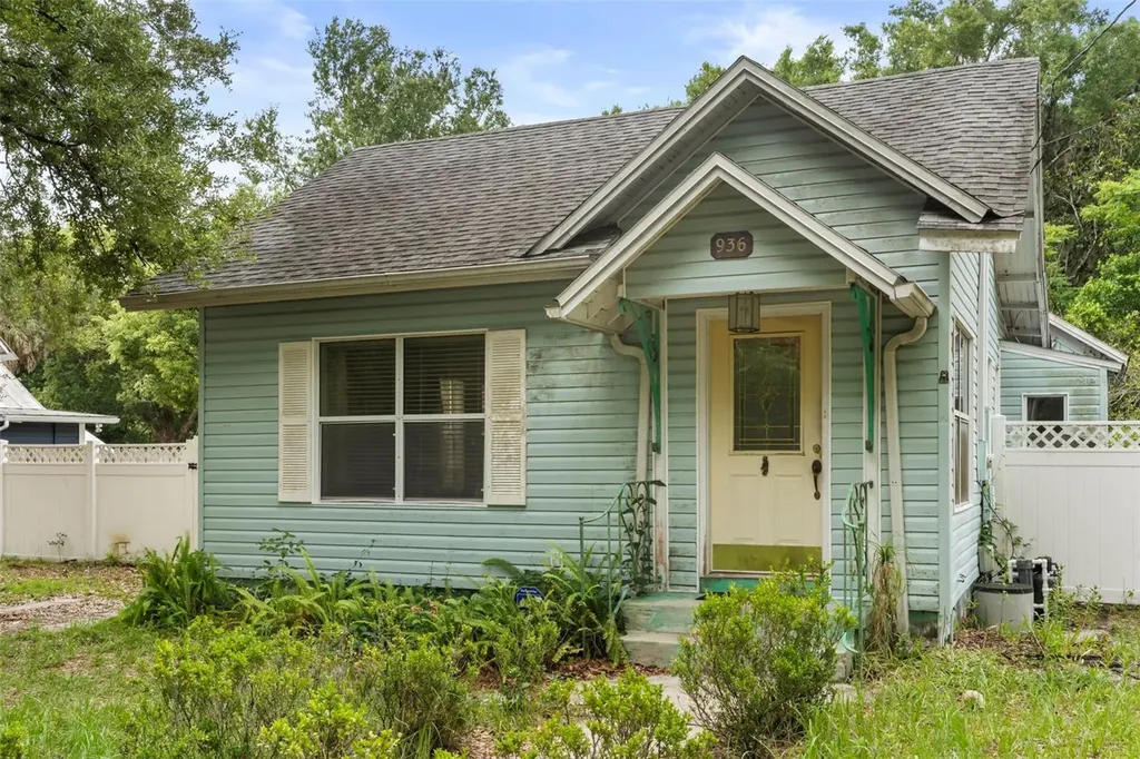 936 E 5th Avenue Mount Dora FL 32757