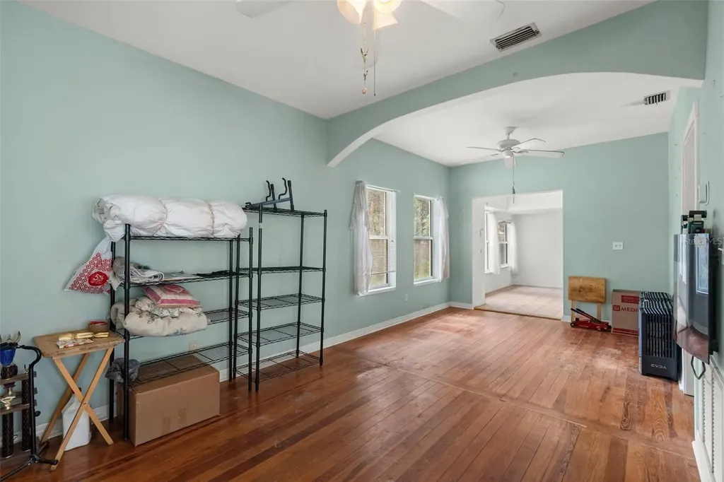 936 E 5th Avenue Mount Dora FL 32757