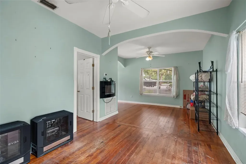 936 E 5th Avenue Mount Dora FL 32757