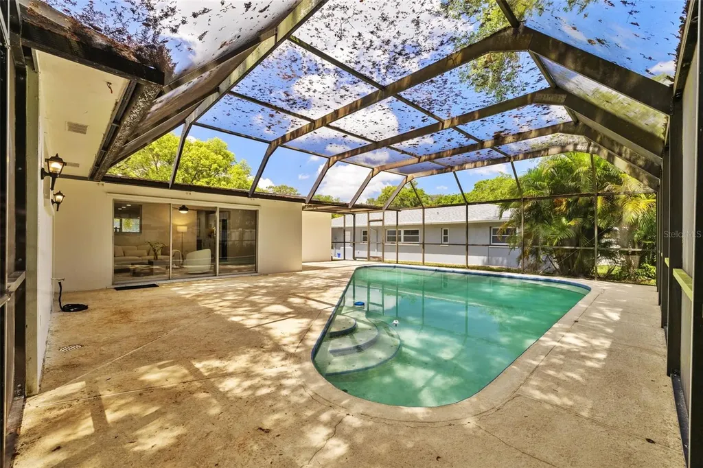 1905 Oro Court Clearwater FL 33764