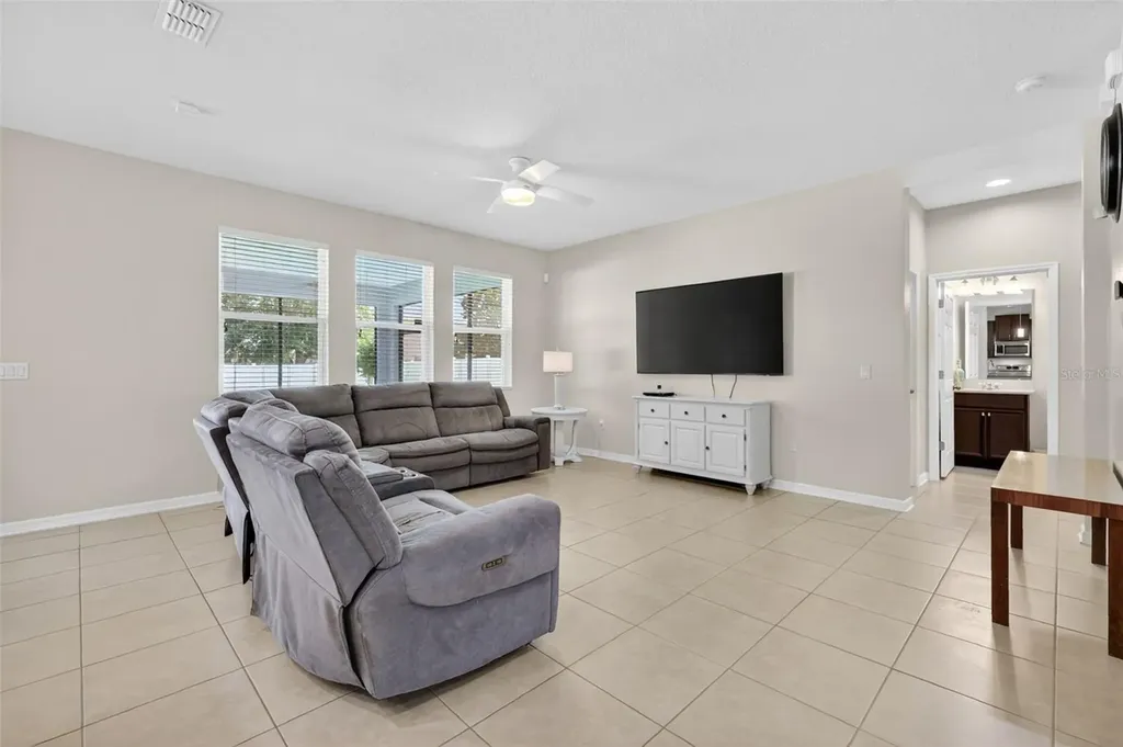 3262 Plumlee Court Grand Island FL 32735