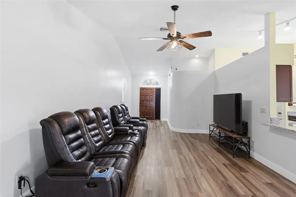 1405 E Frances Avenue Plant City FL 33563