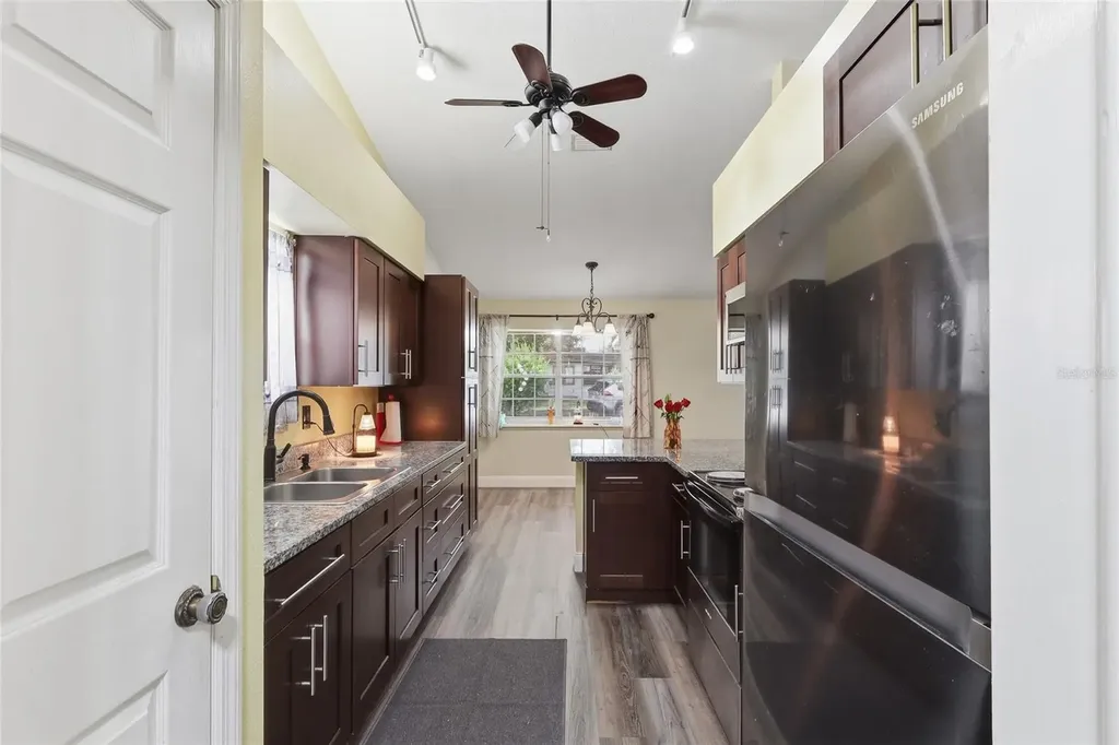 1405 E Frances Avenue Plant City FL 33563