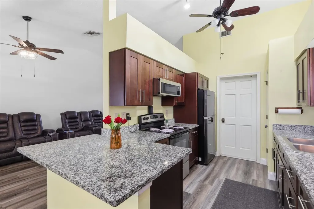 1405 E Frances Avenue Plant City FL 33563