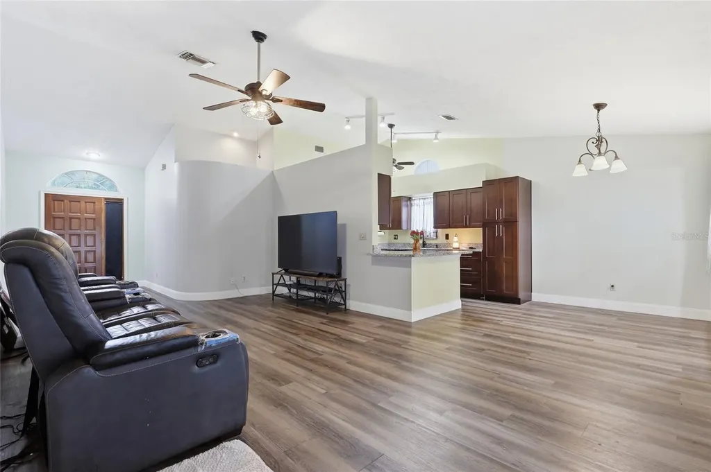 1405 E Frances Avenue Plant City FL 33563