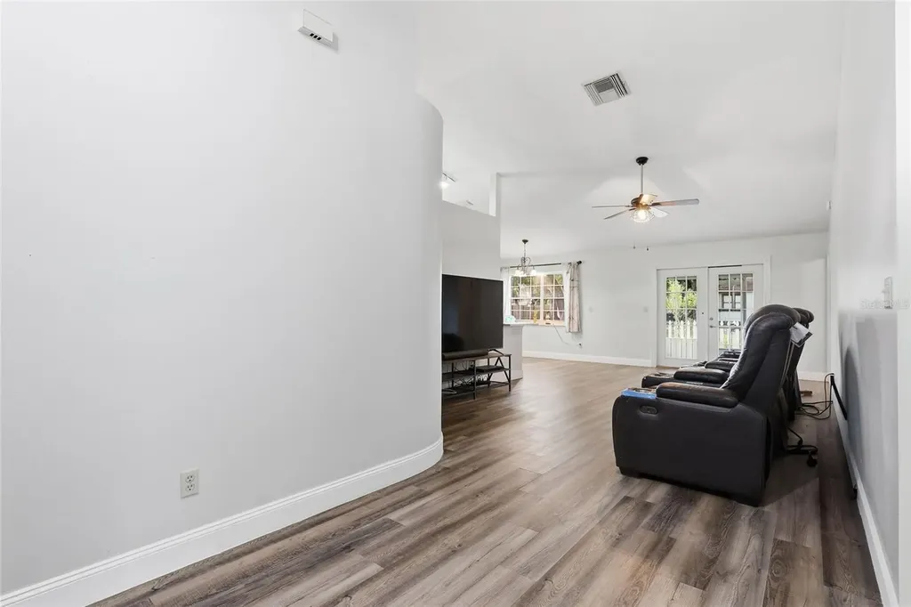 1405 E Frances Avenue Plant City FL 33563