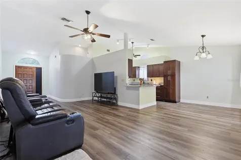 1405 E Frances Avenue Plant City FL 33563