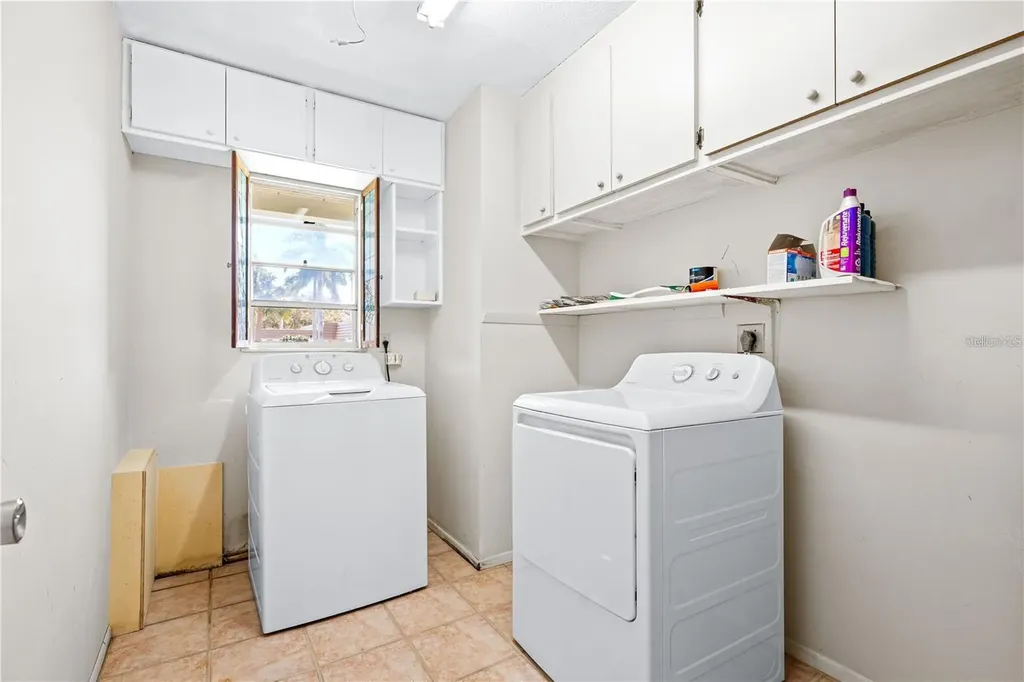 5440 Riverbluff Circle Sarasota FL 34231