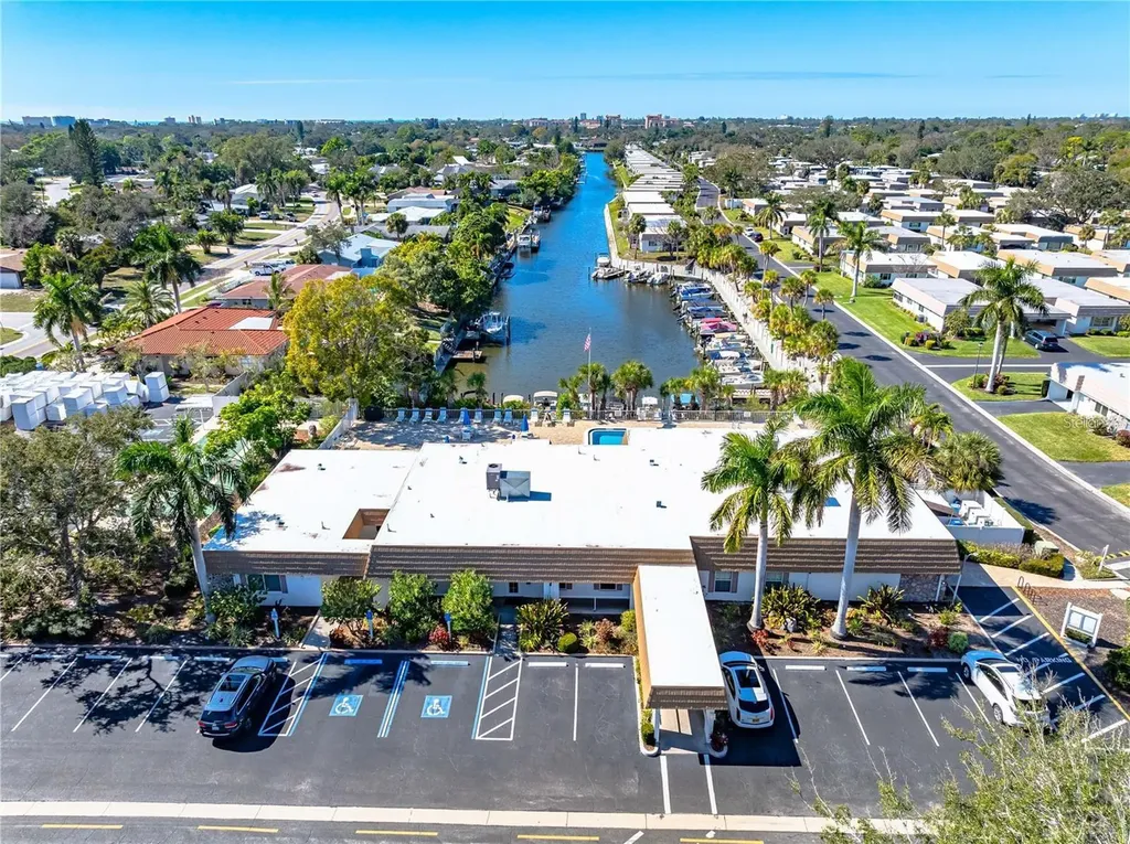 5440 Riverbluff Circle Sarasota FL 34231