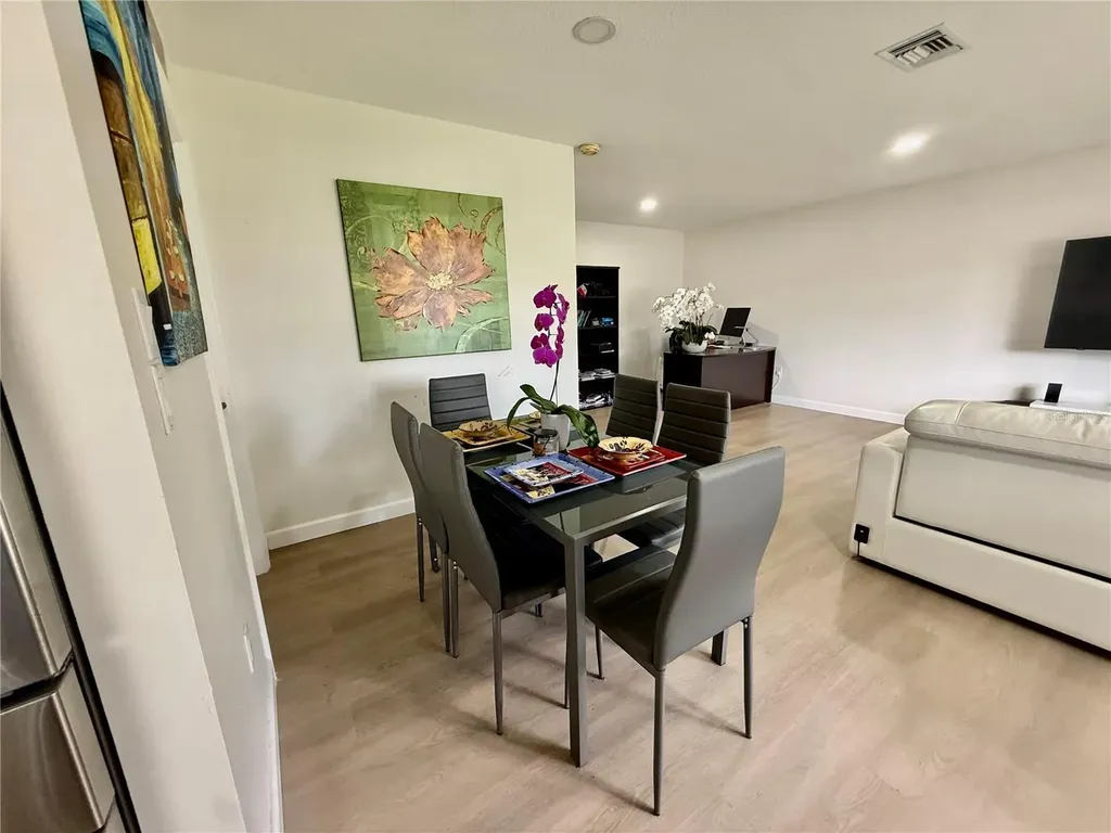5440 Riverbluff Circle Sarasota FL 34231