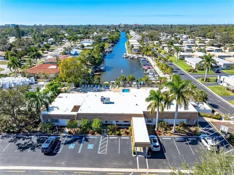 5440 Riverbluff Circle Sarasota FL 34231