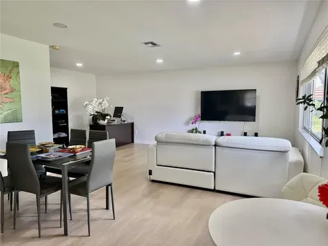 5440 Riverbluff Circle Sarasota FL 34231