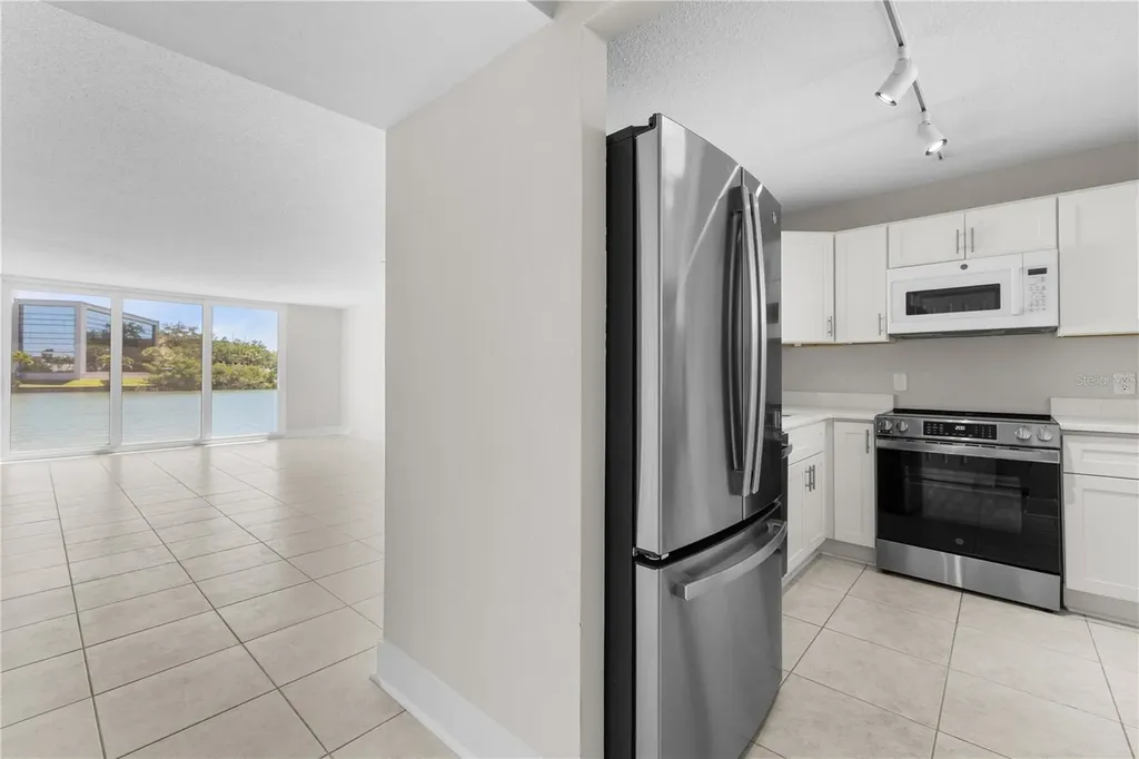 7425 Bay Island Drive S South Pasadena FL 33707
