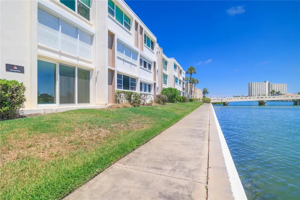 7425 Bay Island Drive S South Pasadena FL 33707
