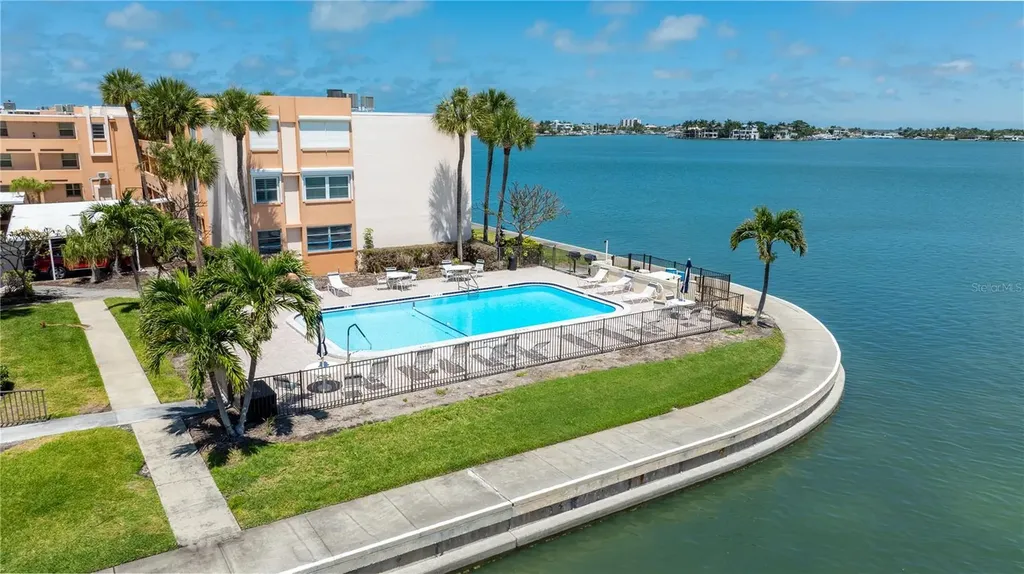 7425 Bay Island Drive S South Pasadena FL 33707