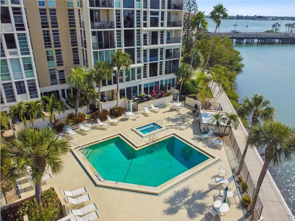 7425 Bay Island Drive S South Pasadena FL 33707