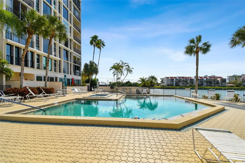 7425 Bay Island Drive S South Pasadena FL 33707