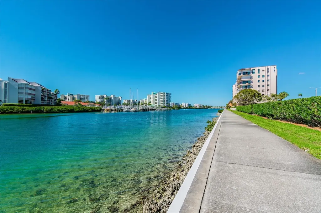 7425 Bay Island Drive S South Pasadena FL 33707