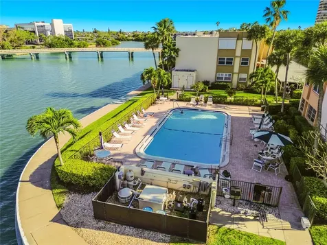 7425 Bay Island Drive S South Pasadena FL 33707