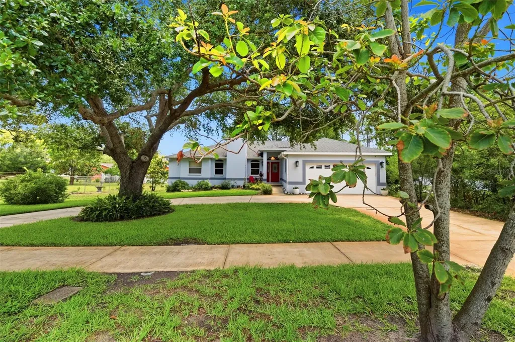 30 Glades Avenue Tarpon Springs FL 34689