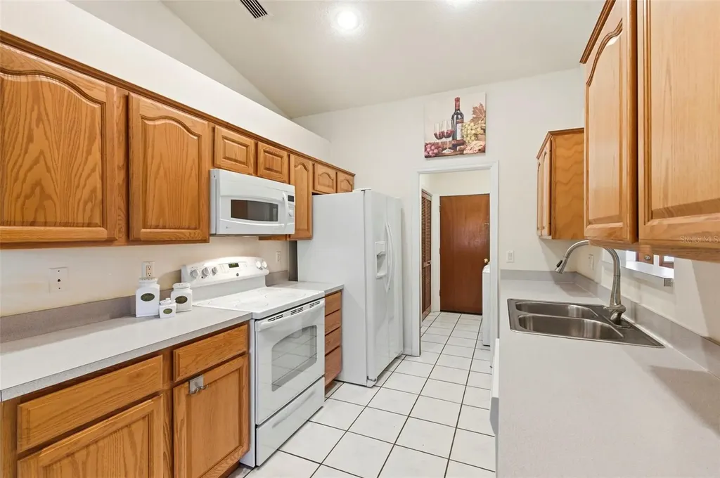 30 Glades Avenue Tarpon Springs FL 34689